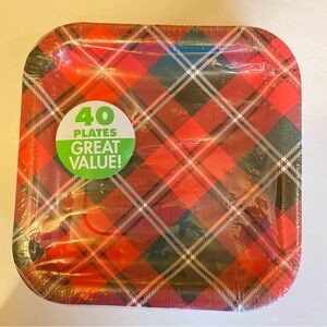 Amscan Red and Black Square Holiday Plaid Party Plates 7in / 17.8 cm